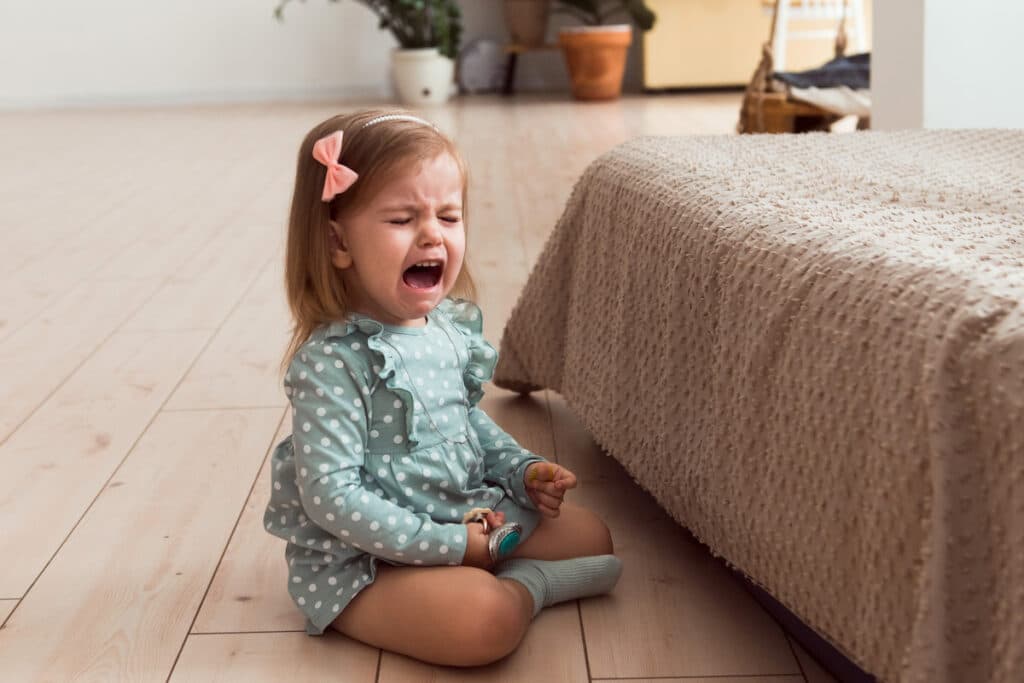 phrases to use when your toddler doesn 't listen - Crying little girl needs phrases to calm an angry child to soothe her