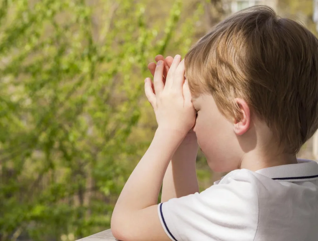 Close-up picture of a praying boy