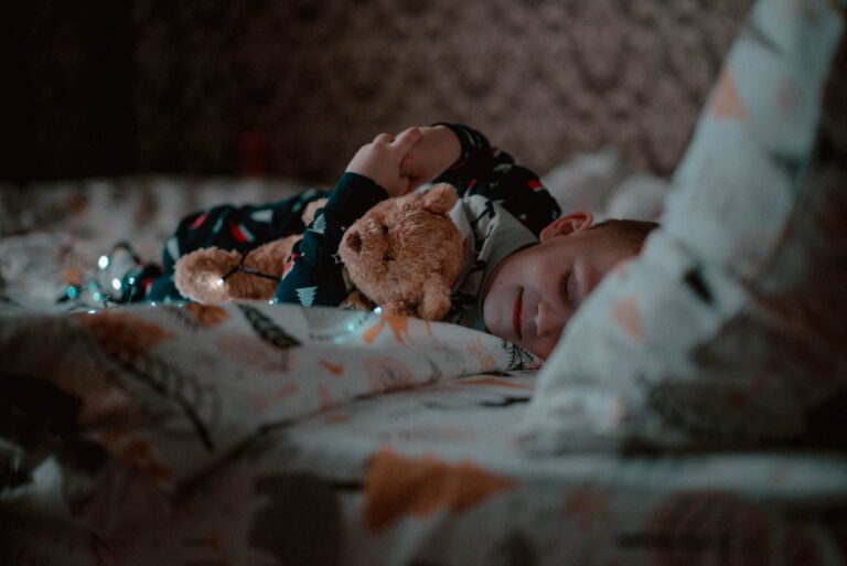 how-to-get-toddler-to-sleep-in-own-bed-10-expert-techniques